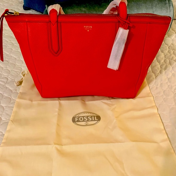 ***SOLD***New FOSSIL Leather Tote - Picture 1 of 10